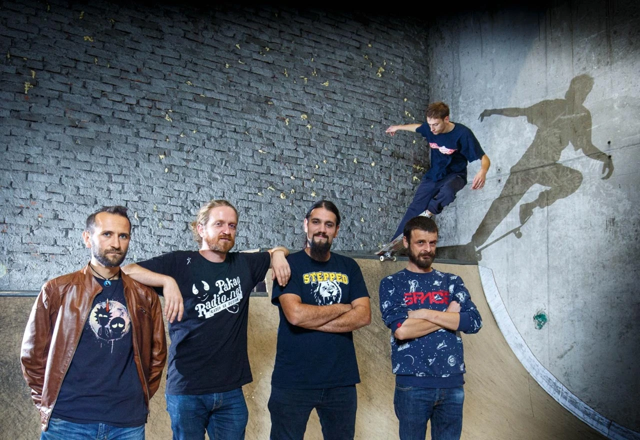 Zaborav u propast vodi one u stadima i rojevima...