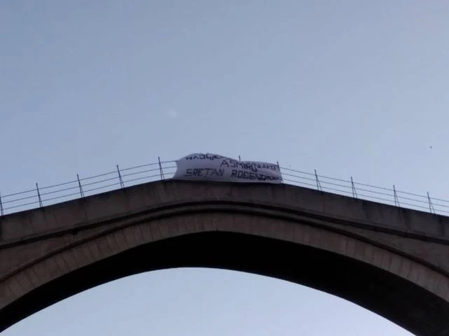 Livnjak dobio čestitku sa Starog mosta
