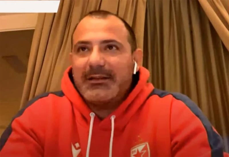 Crvena zvezda čeka zeleno svjetlo