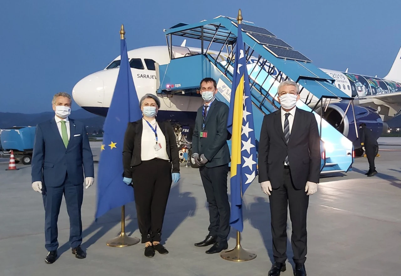 Violeta uz podršku EU dopremila avion medicinske opreme u BiH