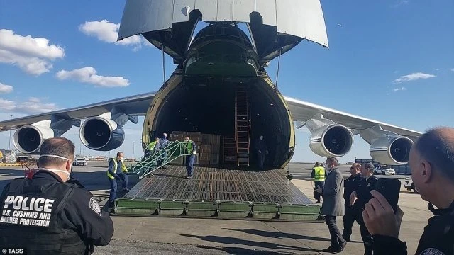 Sada Amerikanci šalju respiratore Rusima