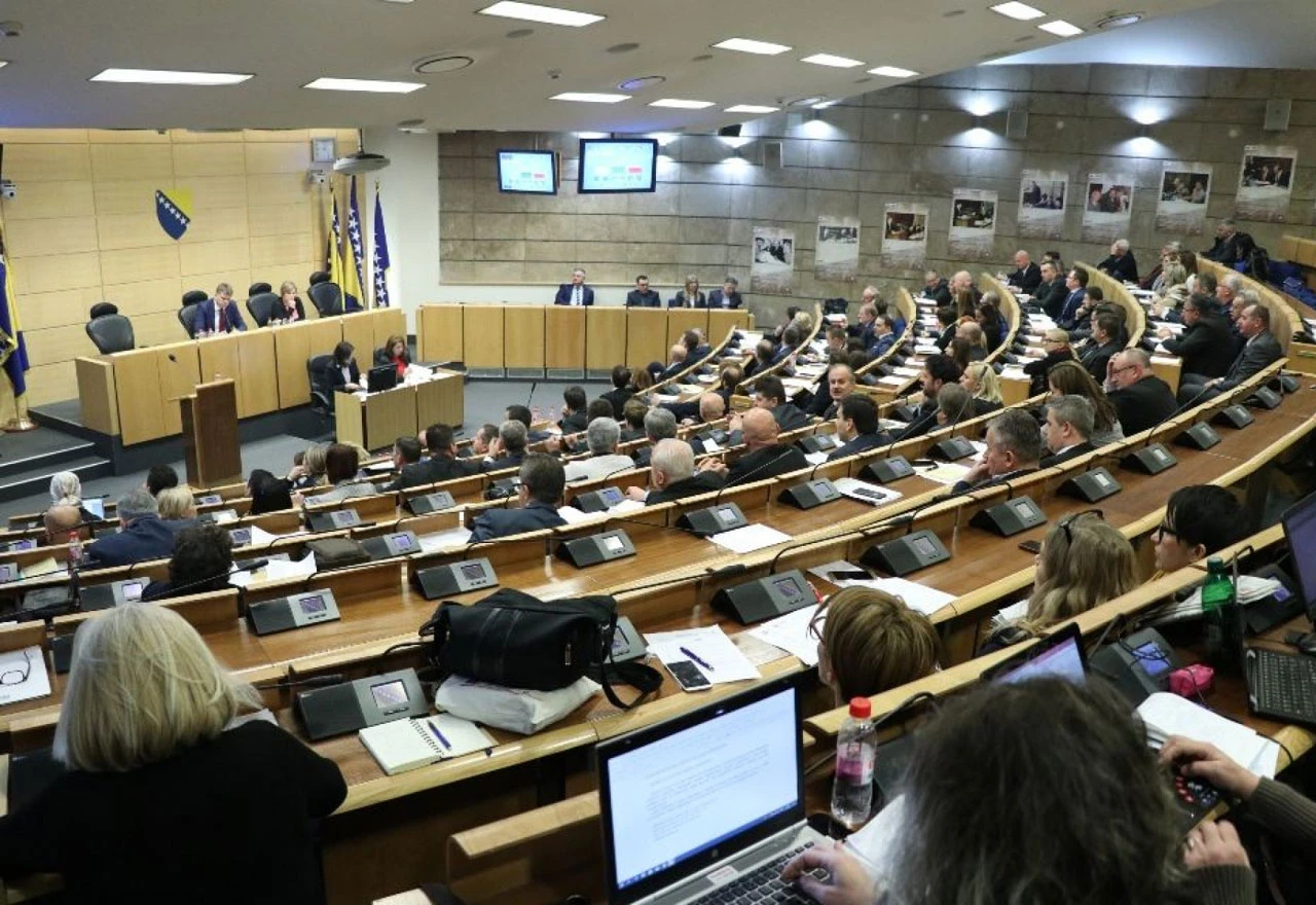 Zastupnicima 1 marka naknade za odvojeni život