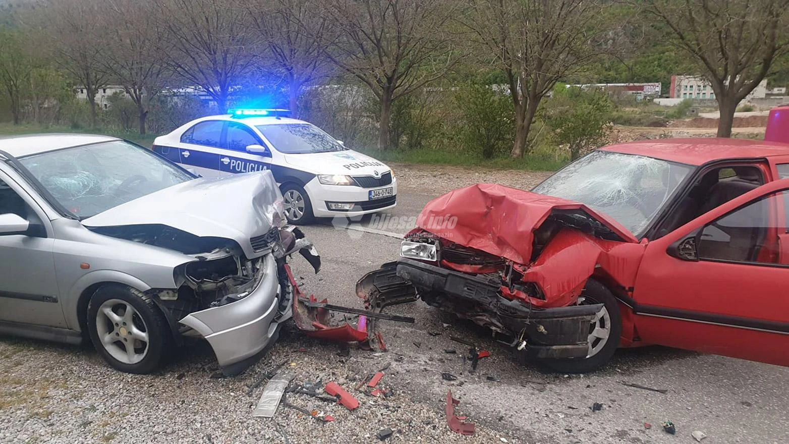 Raštani: Frontalni sudar dva Opela, dvije osobe završile u bolnici