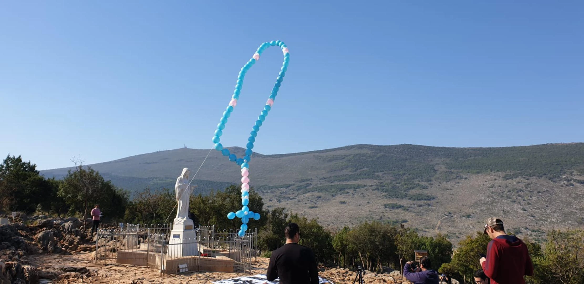 Međugorje: Krunica od balona i molitva za prestanak epidemije