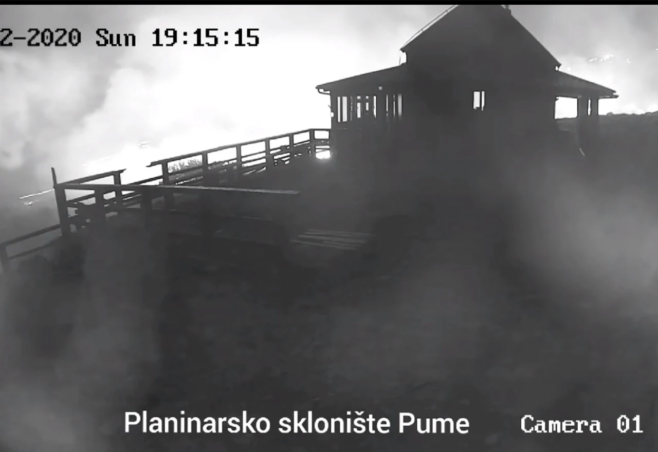 Gori Dinara, pokušavaju se spasiti planinarska skloništa