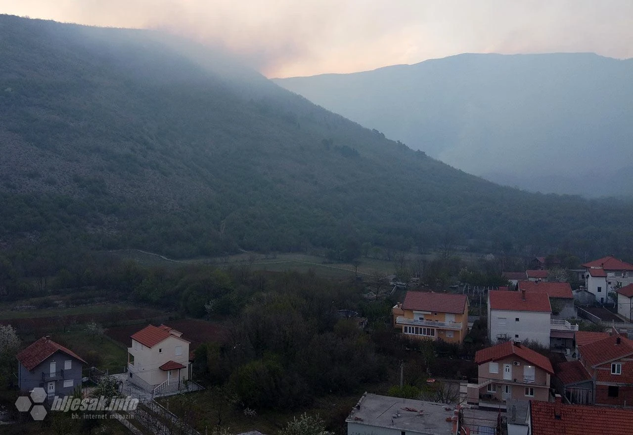 U HNŽ-u aktivno više od deset požara, u gašenje uključen i helikopter OSBiH