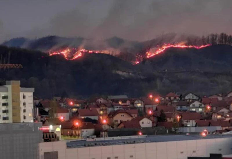 Tuzlanski vatrogasci satima gase veliki požar