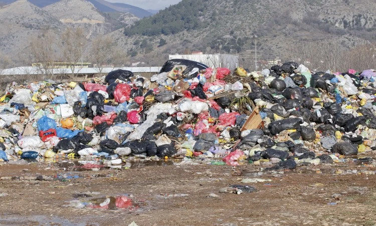 Smeće s privremenog deponija u Rodoču prebačeno na Uborak