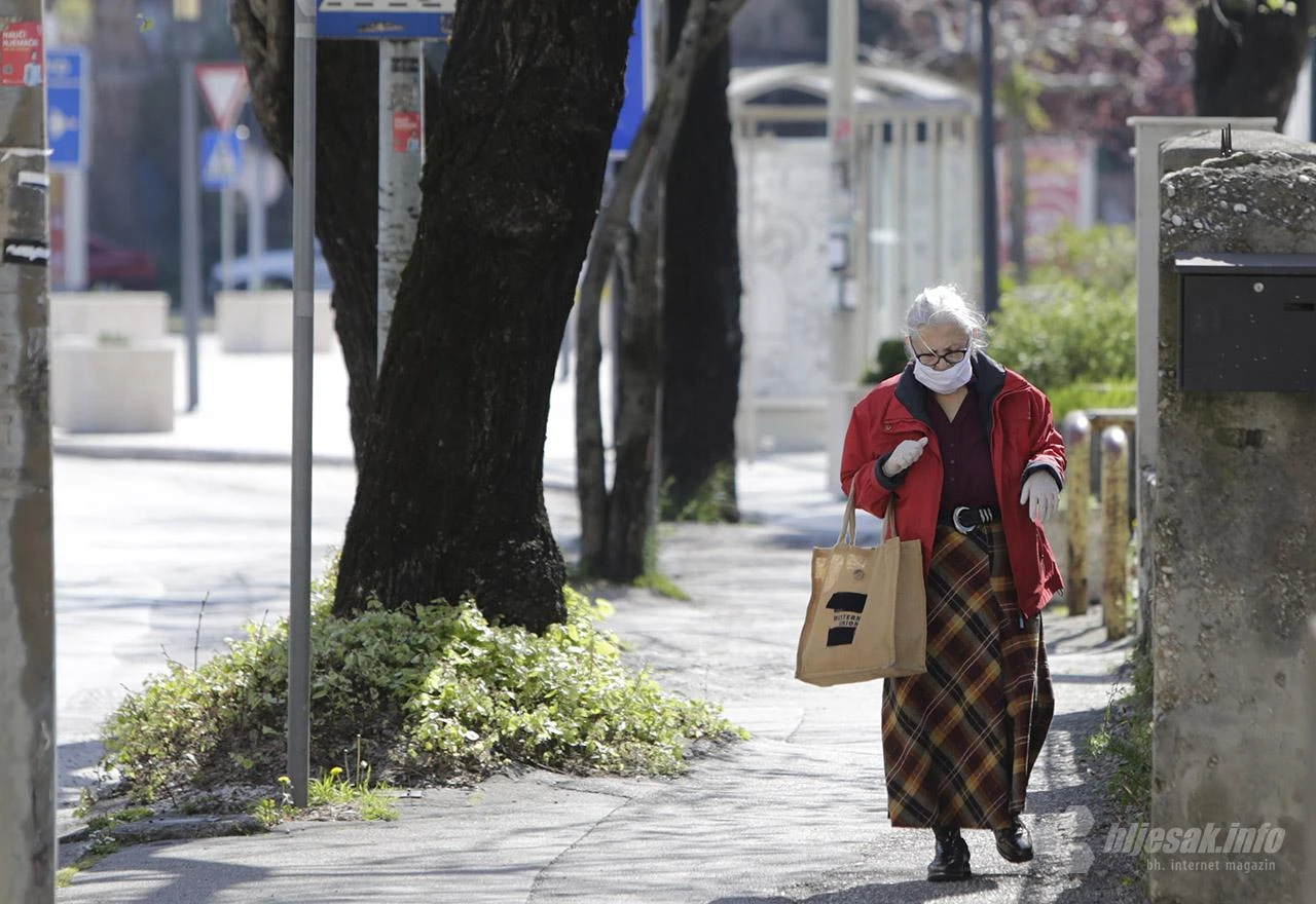 Redovi pred bankama: Počela isplata mirovina za ožujak