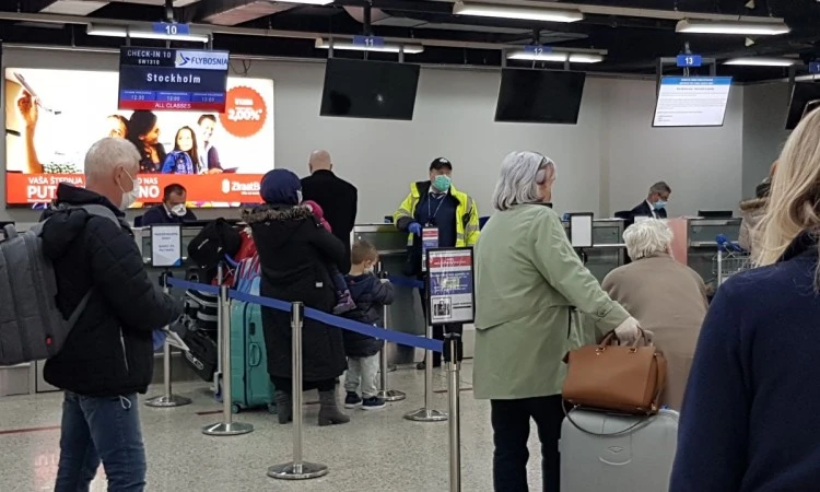 Na sarajevski aerodrom sletio avion iz Stockholma sa bh. državljanima