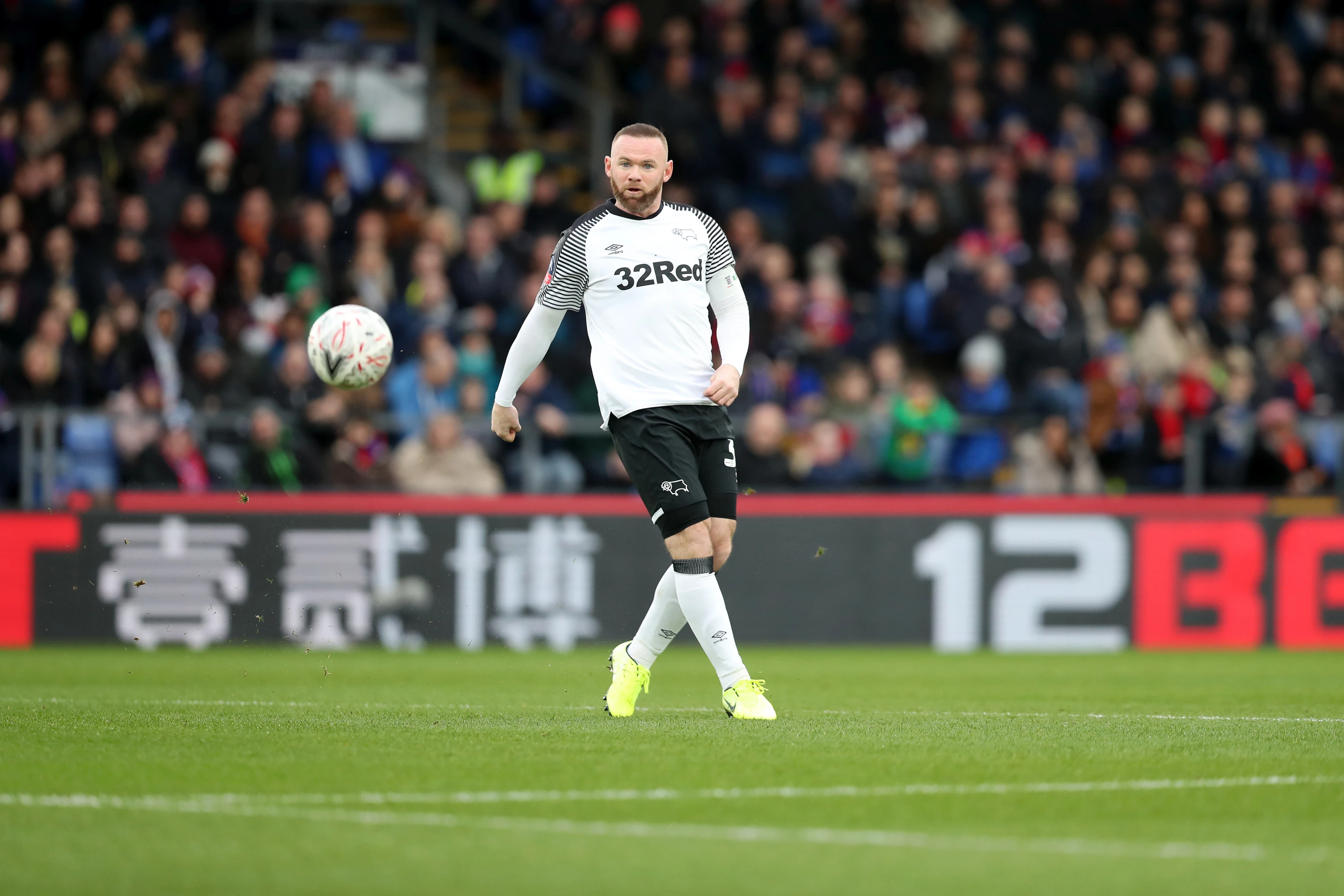 Rooney: Odnos prema nogometašima je "sramotan"