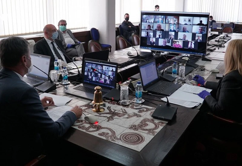 Novalić odustaje od raspodjele novca, sada će dijeliti opremu