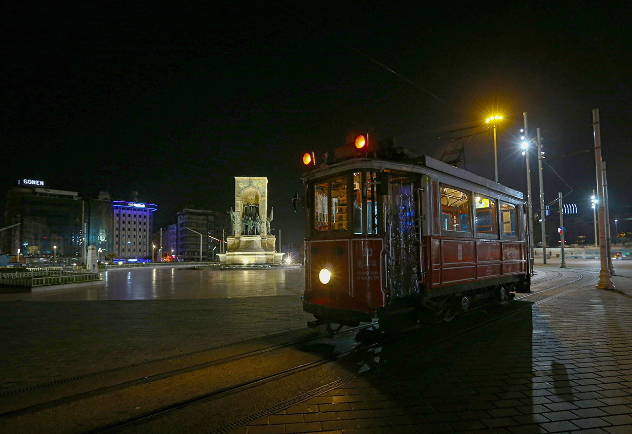 Istanbul kakav nitko ne pamti: Taksimom, Istiklalom i Eminonuom vlada tišina