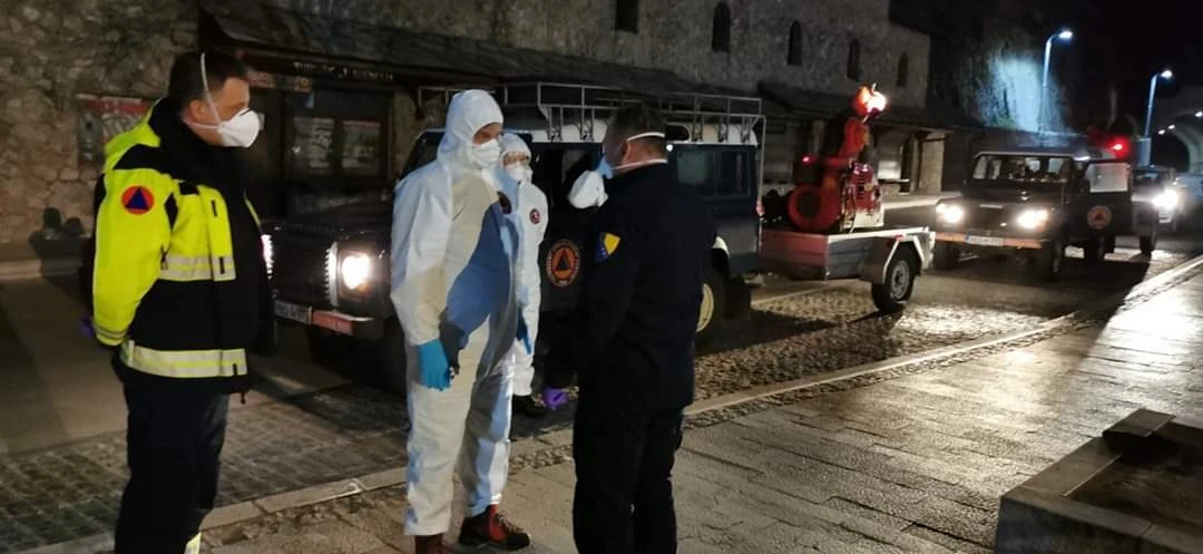 Sinoć dezinficirane  javne površine u Mostaru