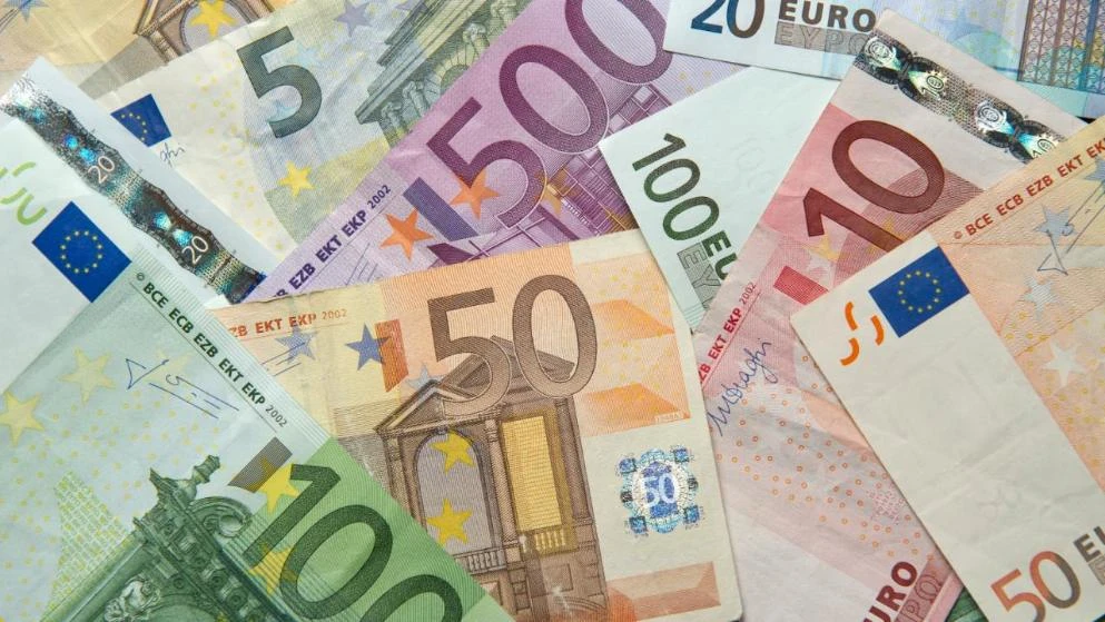 Kao od majke rođen: Goli Nijemac s balkona bacio 27.000 eura!