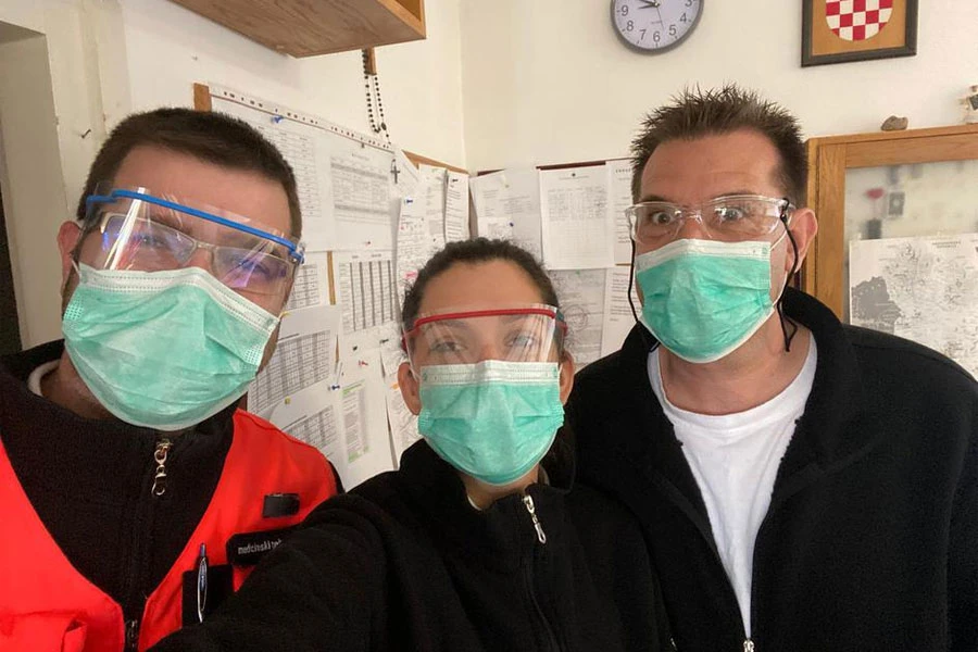 Rodila u vozilu Hitne: 'Mama je negativna na virus, beba dobro'