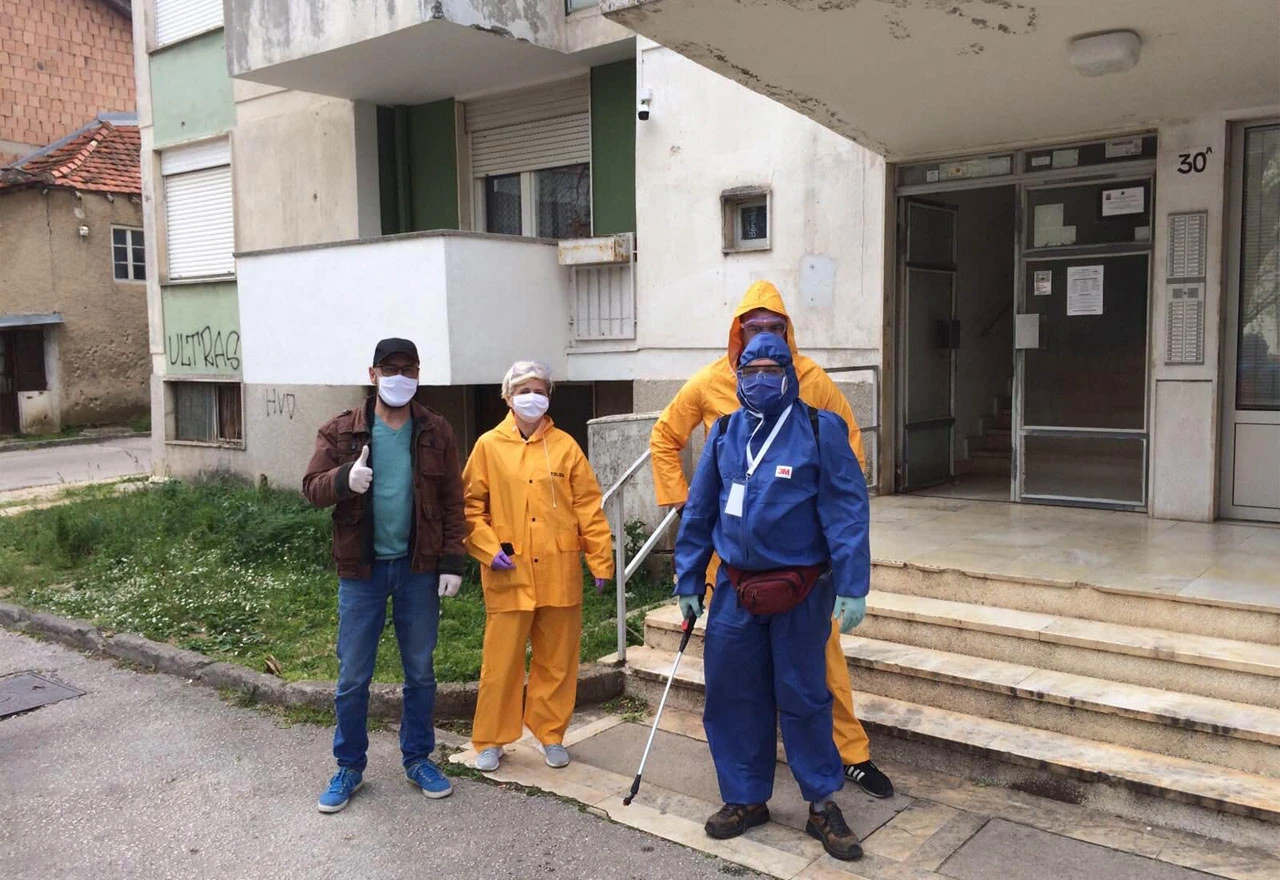 ''Zajedno za naš grad'' besplatno dezinficira mostarska stubišta i dvorišta