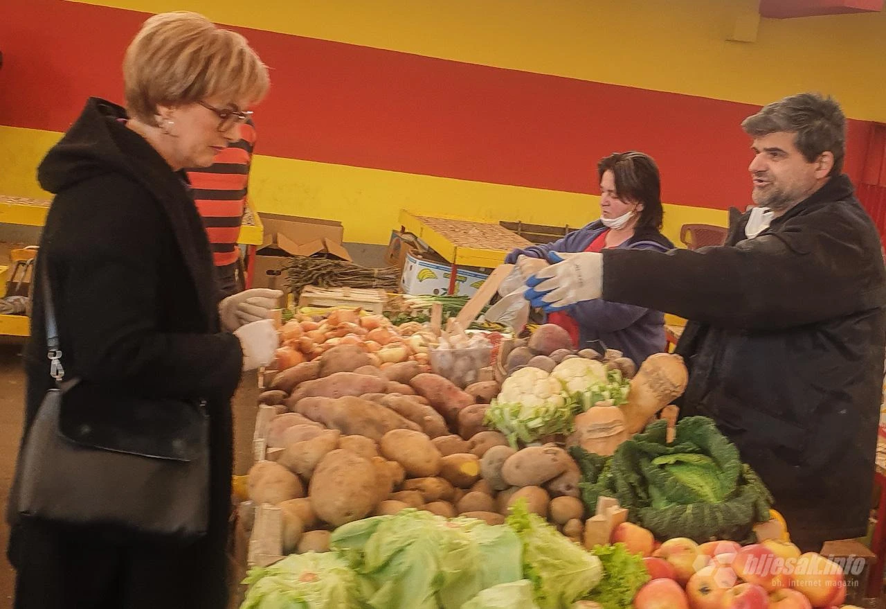 U isčekivanju kupaca: Subota jutro na mostarskoj tržnici