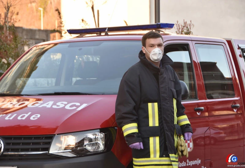 Dezinficirane ulice u Grudama
