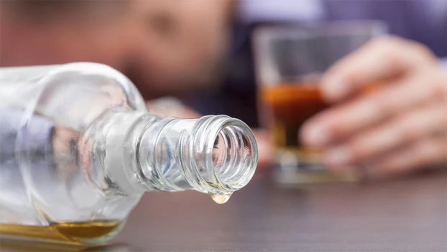 Zbog straha od korone udarili po alkoholu, umrlo 180 osoba