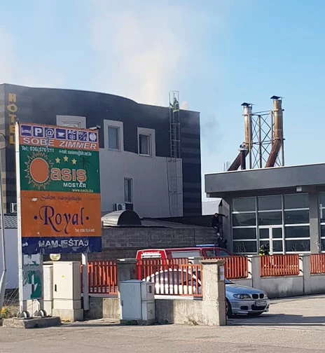 Mostar: Vatra uhvatila krov hotela Hercegovina