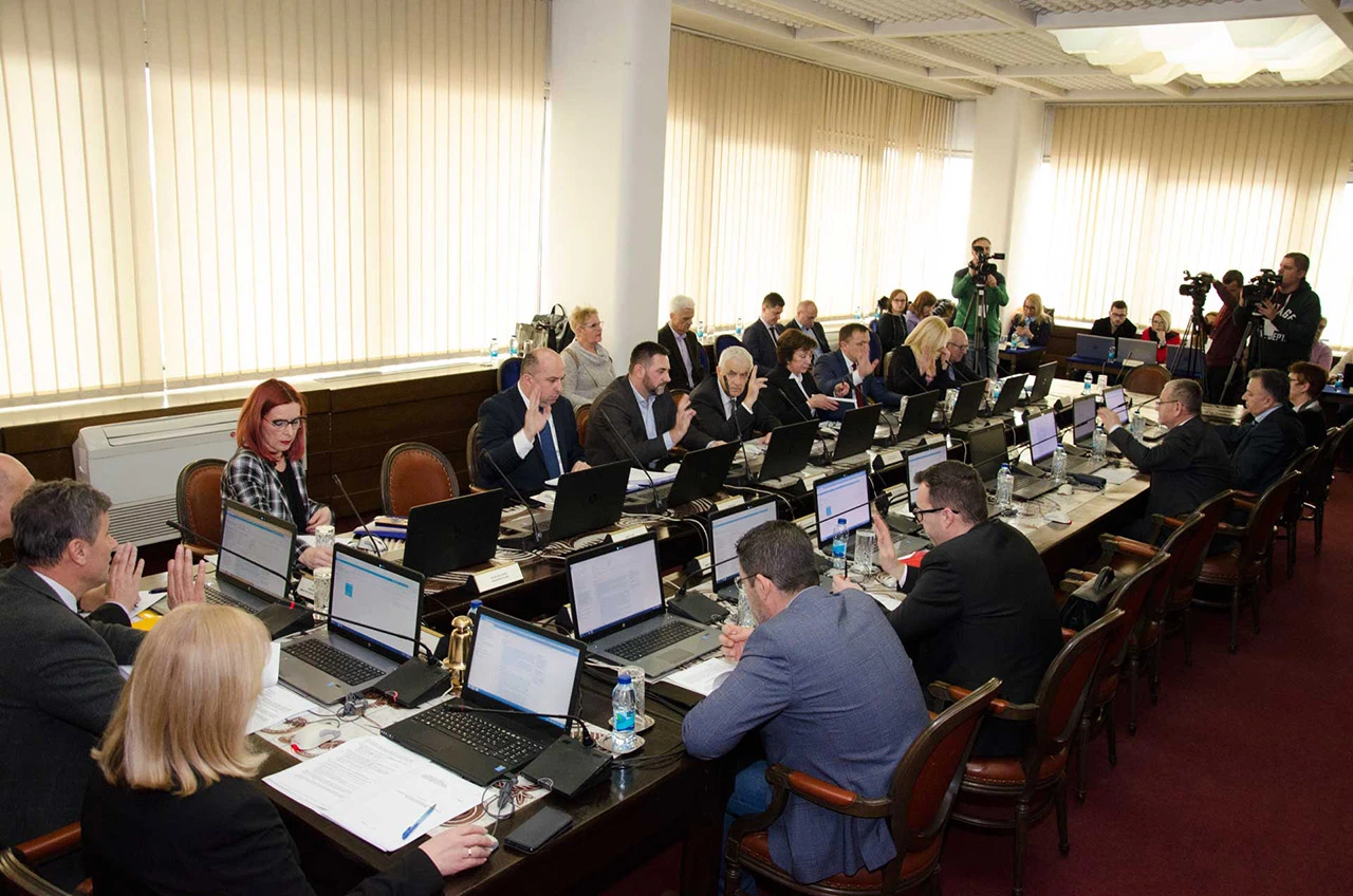 Izvanredna sjednica Vlade: Ublažiti posljedice koronavisursa na ekonomiju u Federaciji BiH