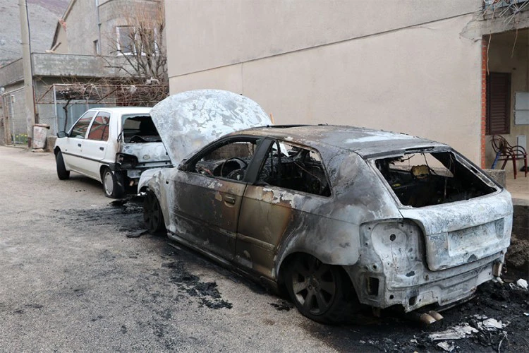 Hercegovačkom policajcu zapaljen automobil