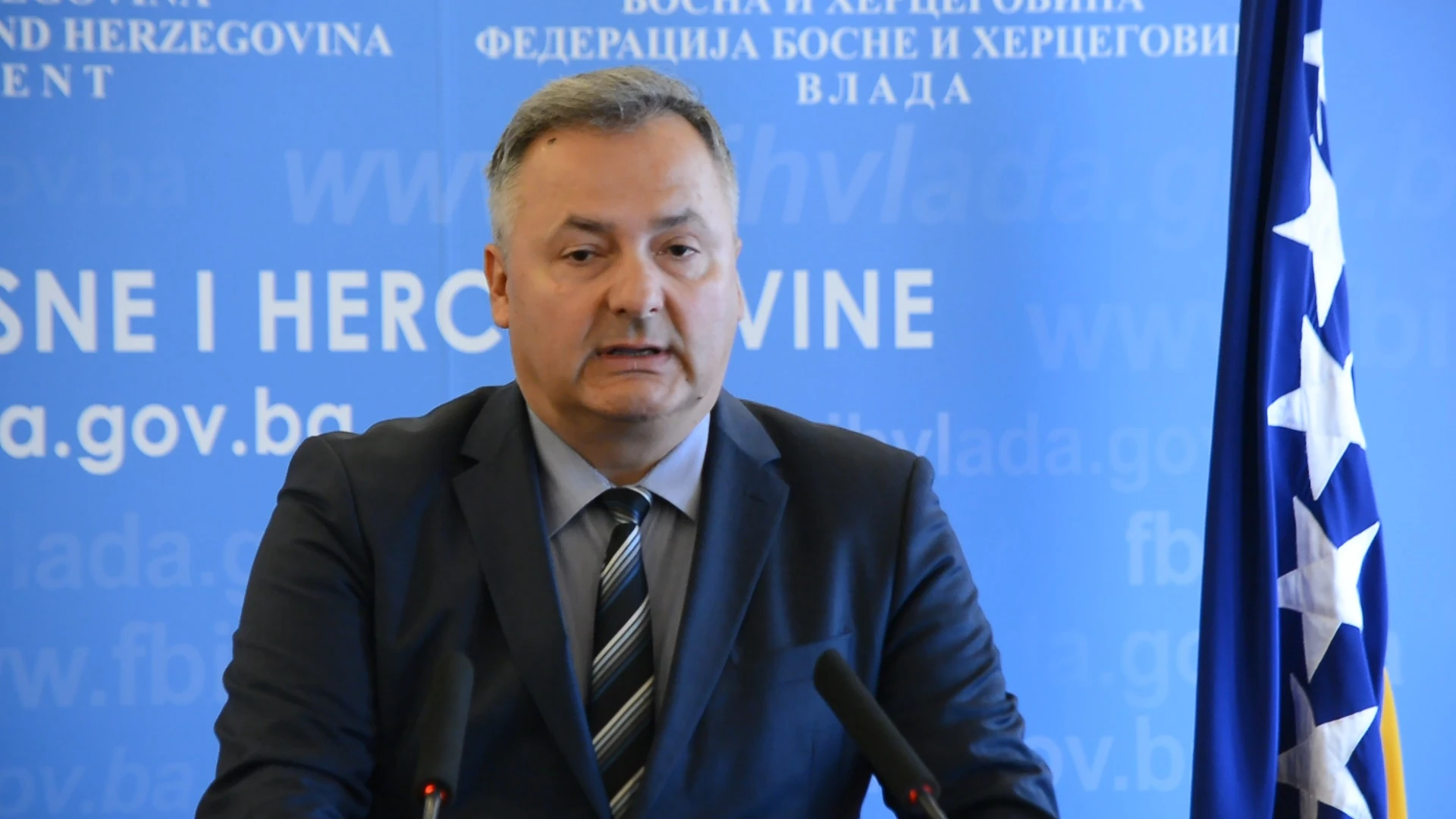Polako ljudi: Nema potrebe za stvaranjem gužvi u trgovinama i zalihama roba