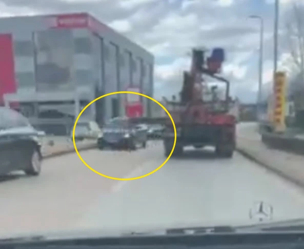 Kamion sa izvučenom nogom rastjerivao automobile po Trnu
