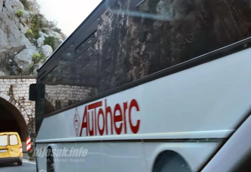 Zbog sudara automobila i autobusa usporen promet između Čapljine i Mostara