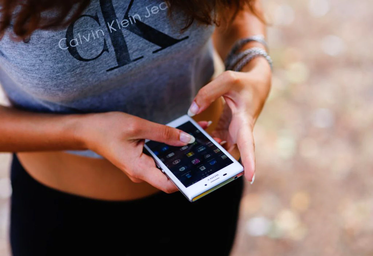Koronavirus na mobitelu može preživjeti i do 9 dana: Evo kako ga očistiti