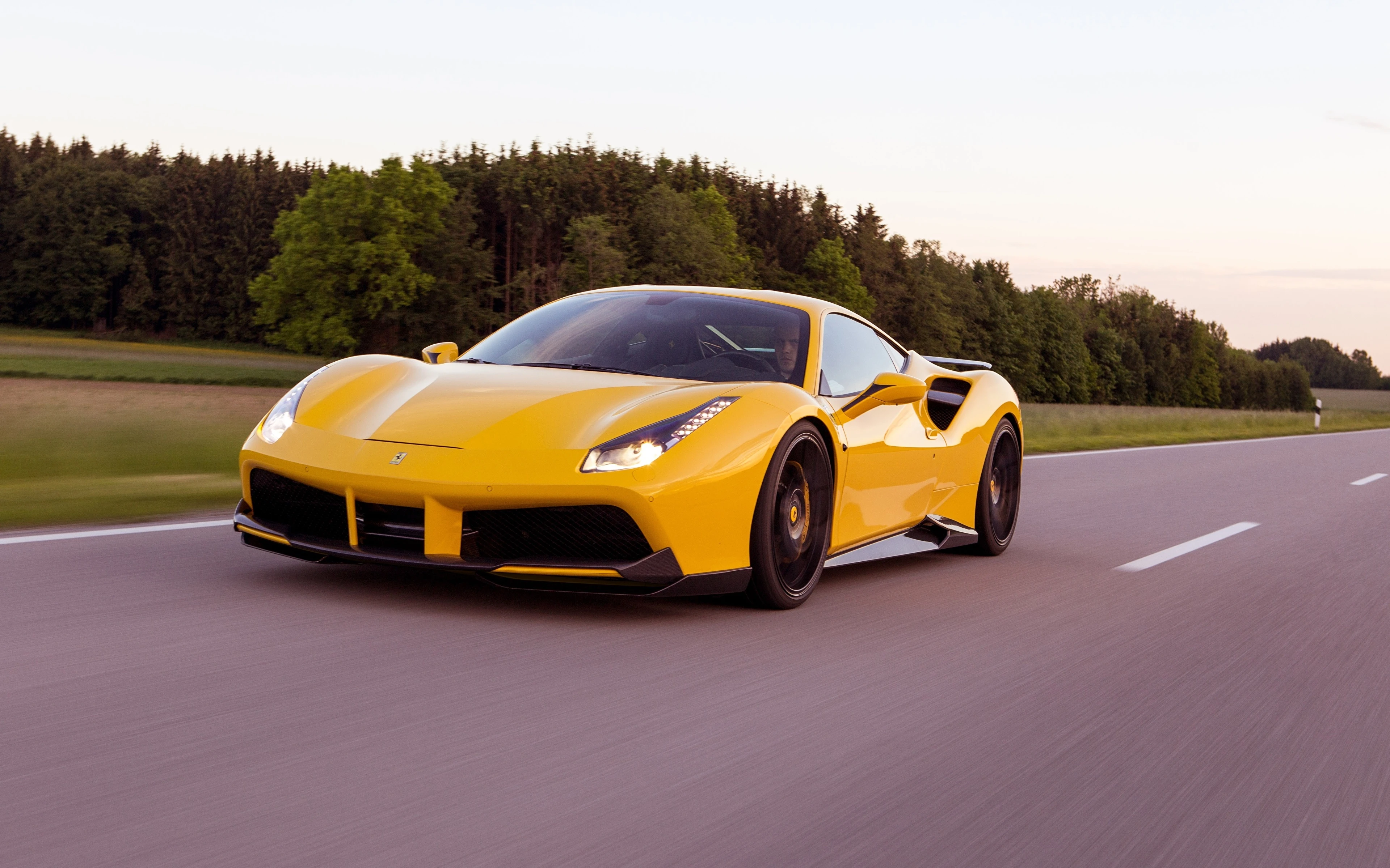30.000 eura štete! Za selfie fotku uništili tuđi Ferrari