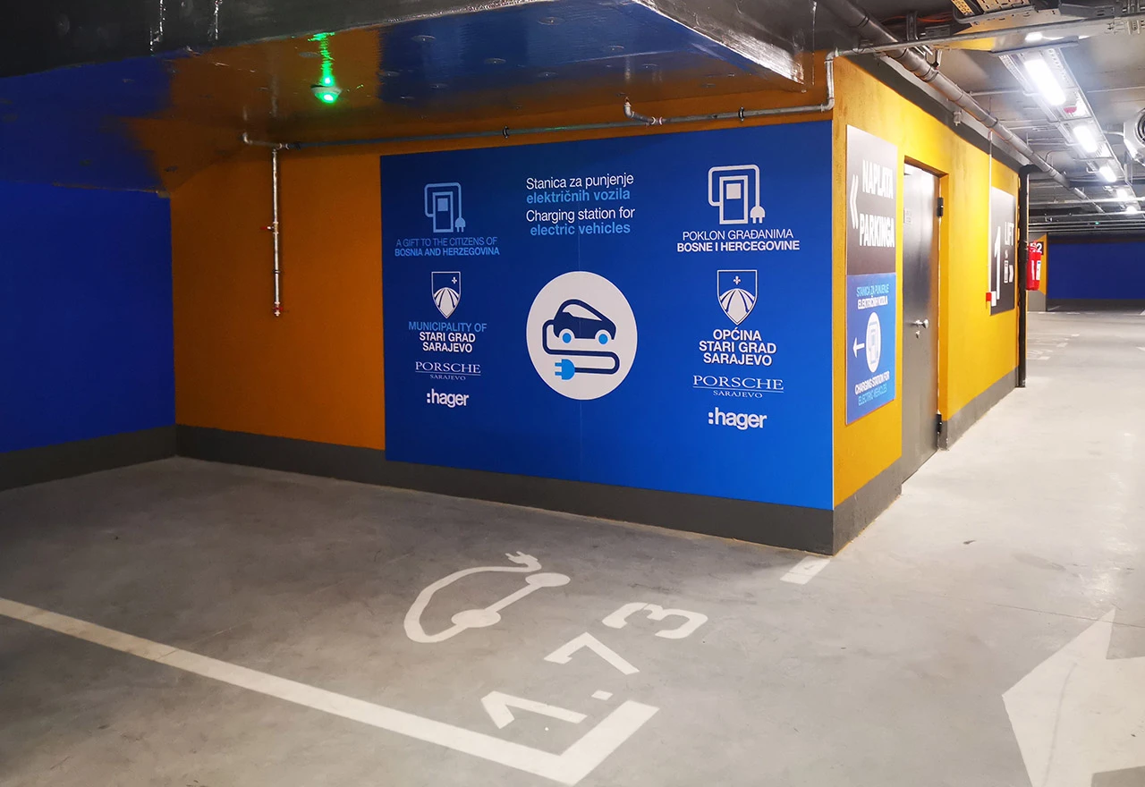 Sarajevo dobilo prvu javnu punionicu za električne automobile i to besplatnu 