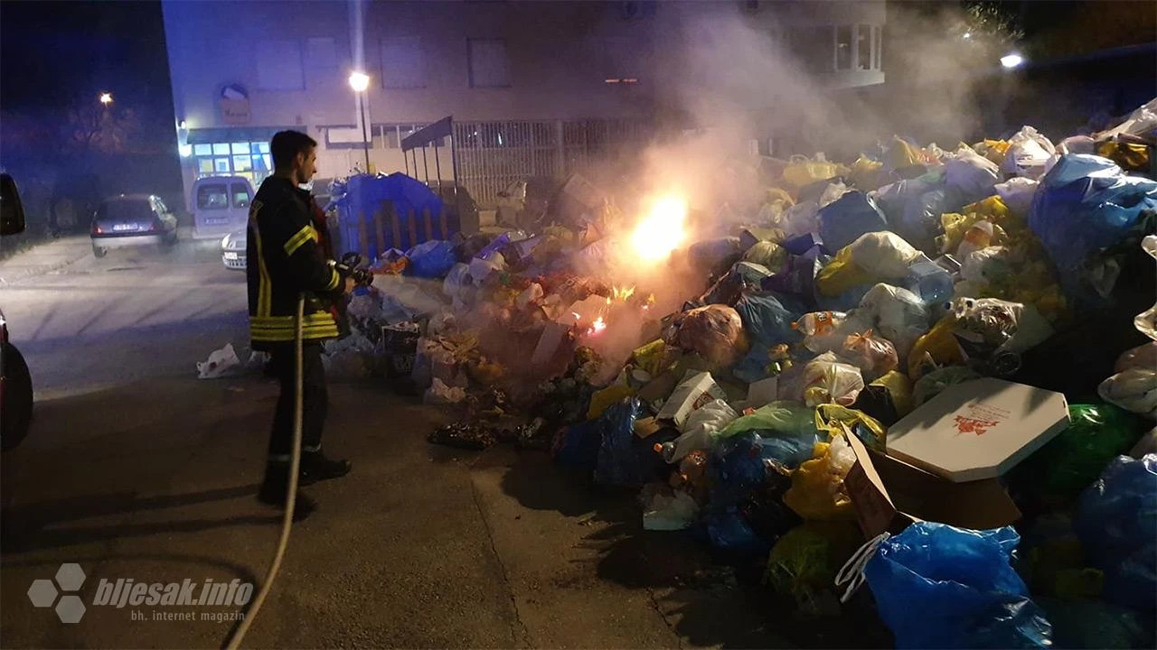 Vatrogasci u akciji - gorjelo smeće na Tekiji