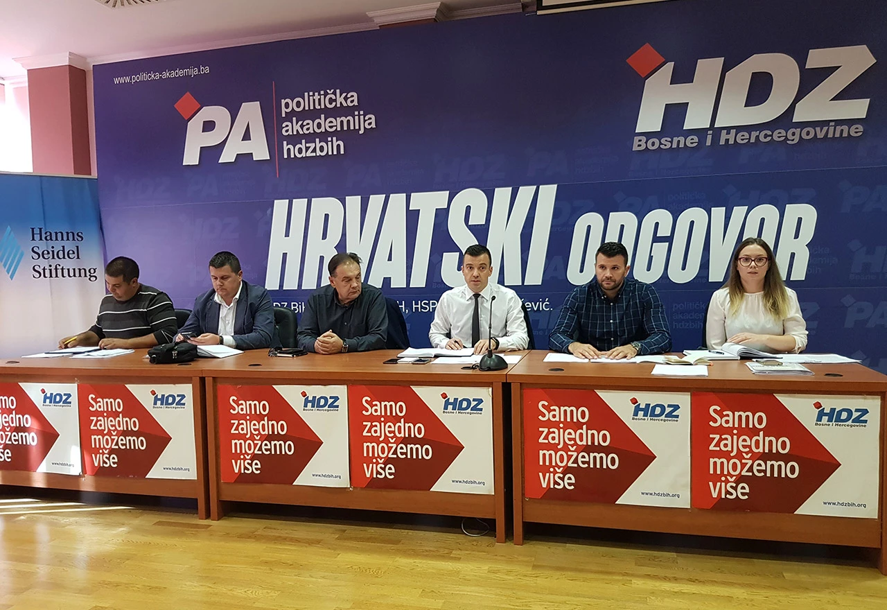 Mostarski HDZ: Facebook statusi od kojih se ledi krv u žilama
