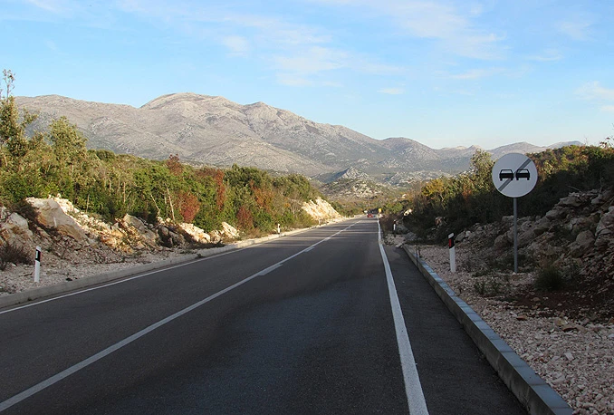 Neum: Teže ozlijeđen nakon slijetanja automobilom s ceste