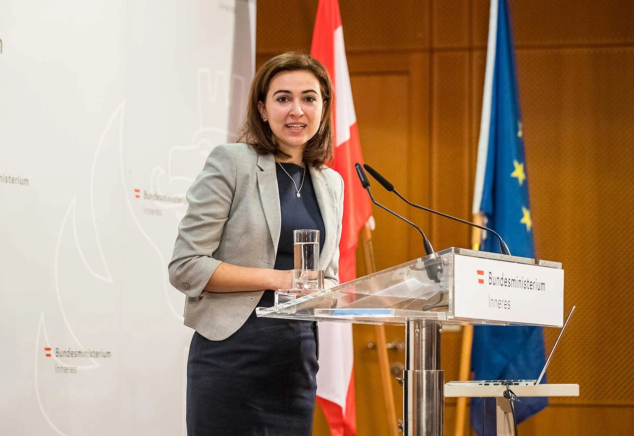 Austrijska ministrica, bh. korijena, dobila preko 25 tisuća uvredljivih poruka