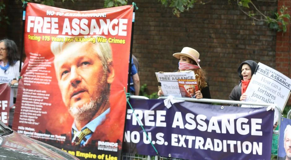 Assange se žali da ne može pratiti postupak za izručenje SAD-u