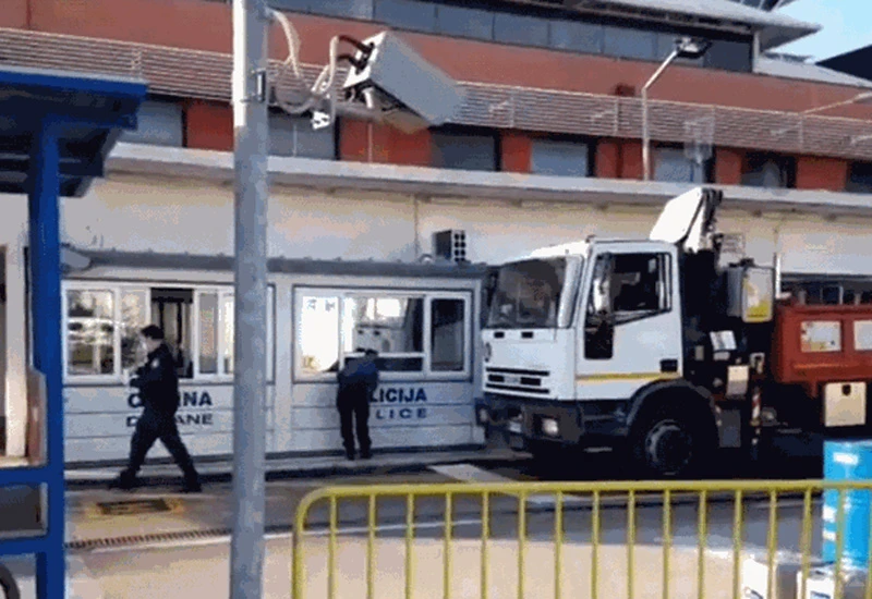 Split: Policajci s maskama dočekali trajekt iz Italije
