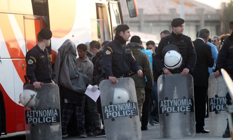 Sukobi policije i stanovnika zbog izgradnje centara za migrante