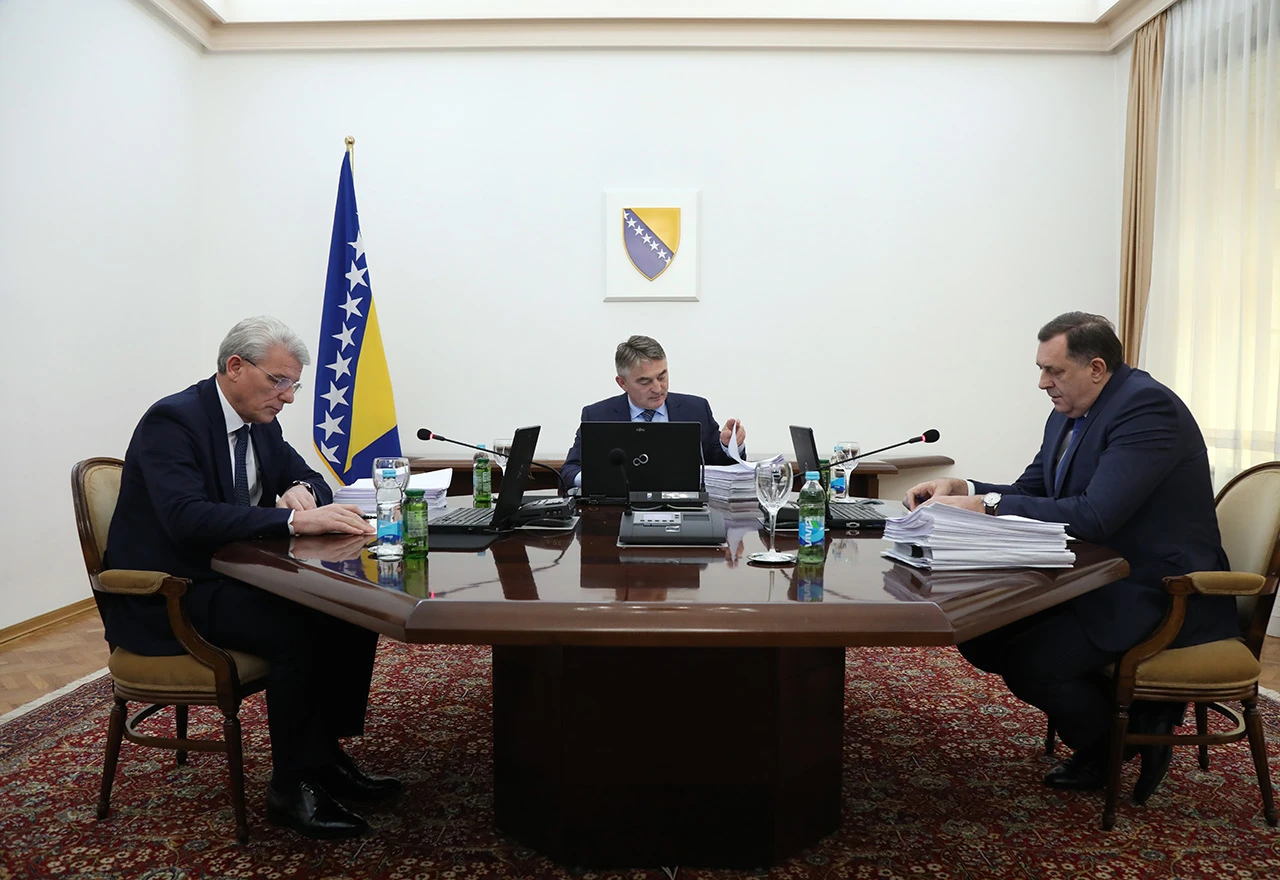 Održana sjednica Predsjedništva, Dodik povukao vitalni interes