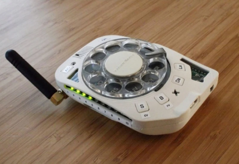 Napravljen prvi mobilni telefon sa “starinskim” brojčanikom