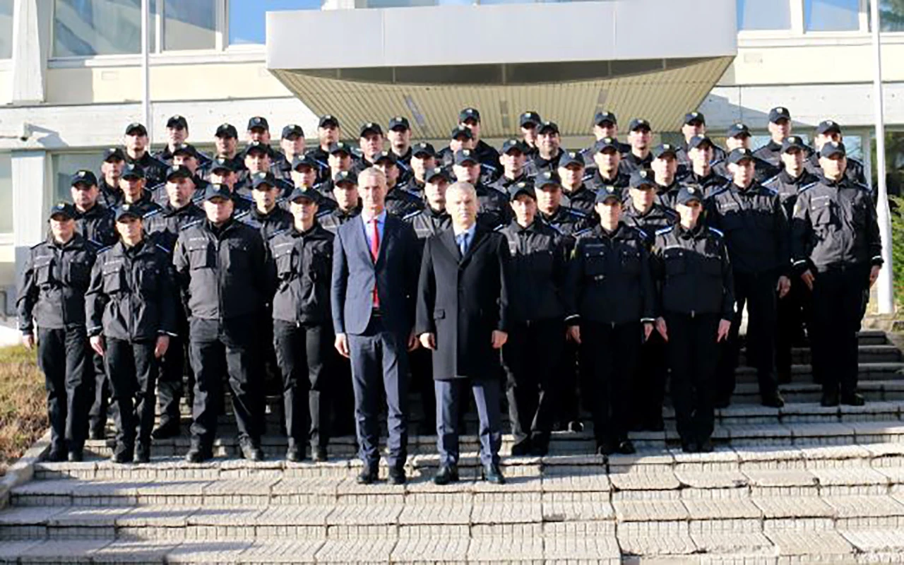 Više od 50 mladih policajaca prisegnulo