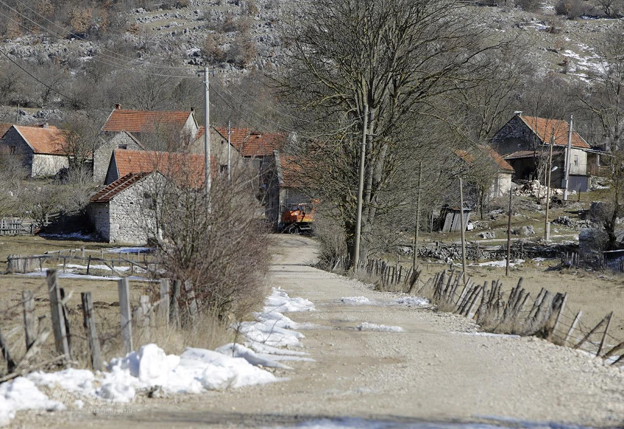 FOTO | Selo nadomak Mostara u kojemu vrijeme kao da je stalo