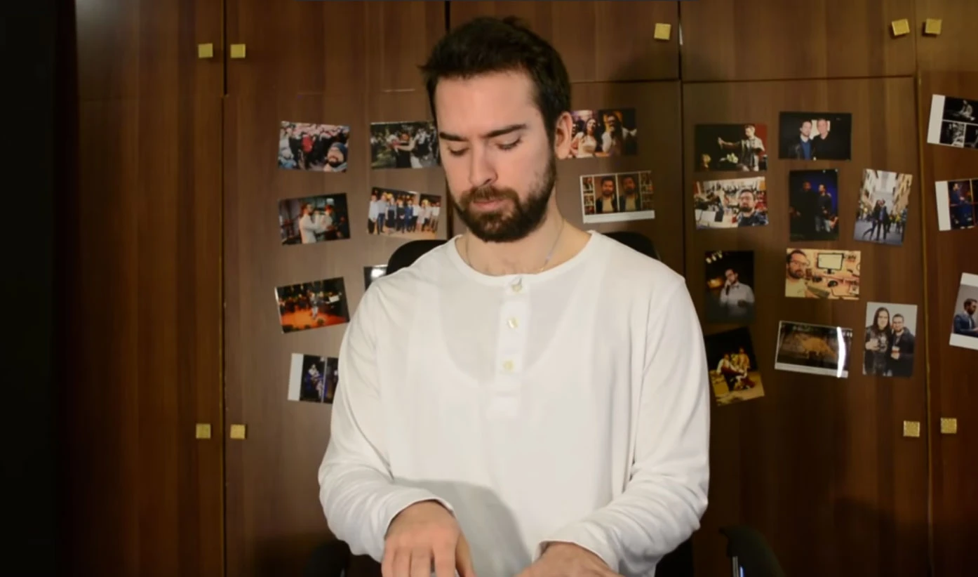 Mostarski profesor pjevanja i Youtuber podijelio s nama neobični ljubavni cover