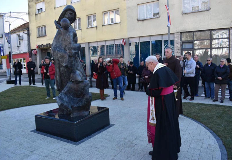 Otkriven Spomenik majci: Za sve majke koje su doživjele istu sudbinu