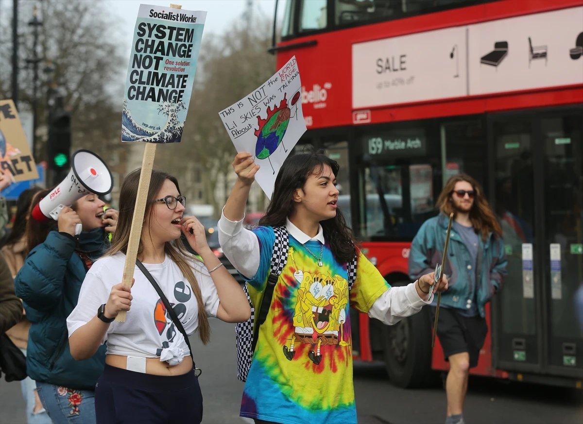 Prosvjedi protiv vladine politike o klimatskim promjenama