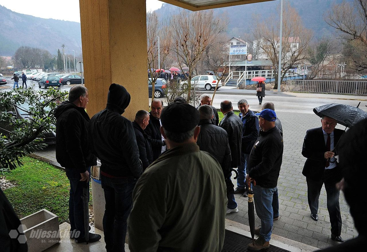 Valentinovo pred Vladom i Skupštinom ŽZH: Branitelji upozorili na nepravilnosti