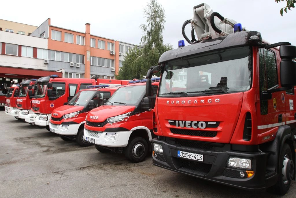 U protekla 24 sata opožareno 60.000 metara četvornih u ZHŽ-u