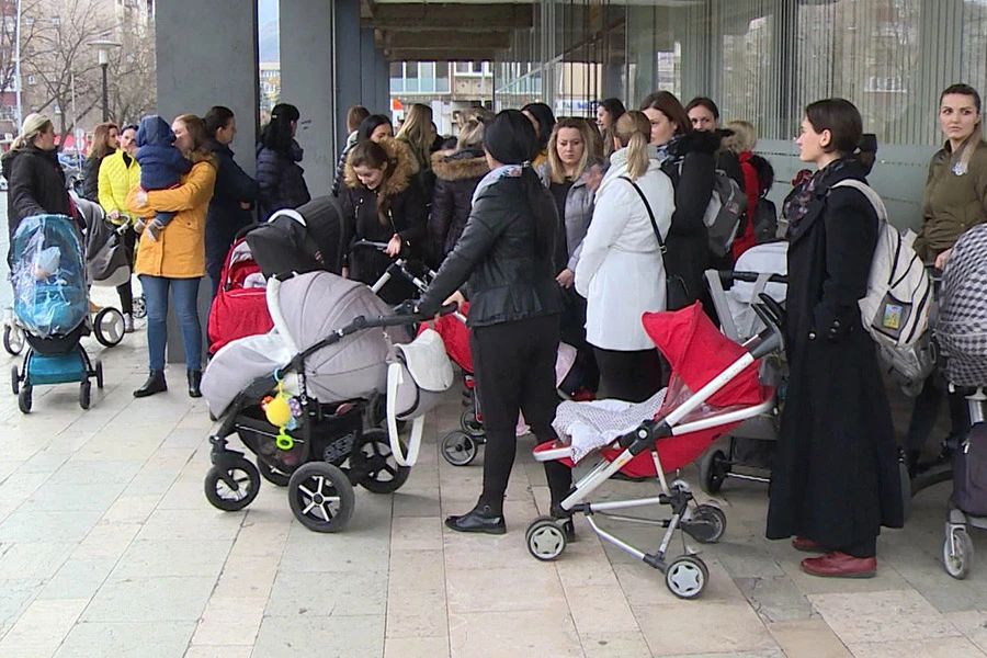 Zeničke porodilje: Nema smisla da djeca nemaju za hranu, pelene, sirupe